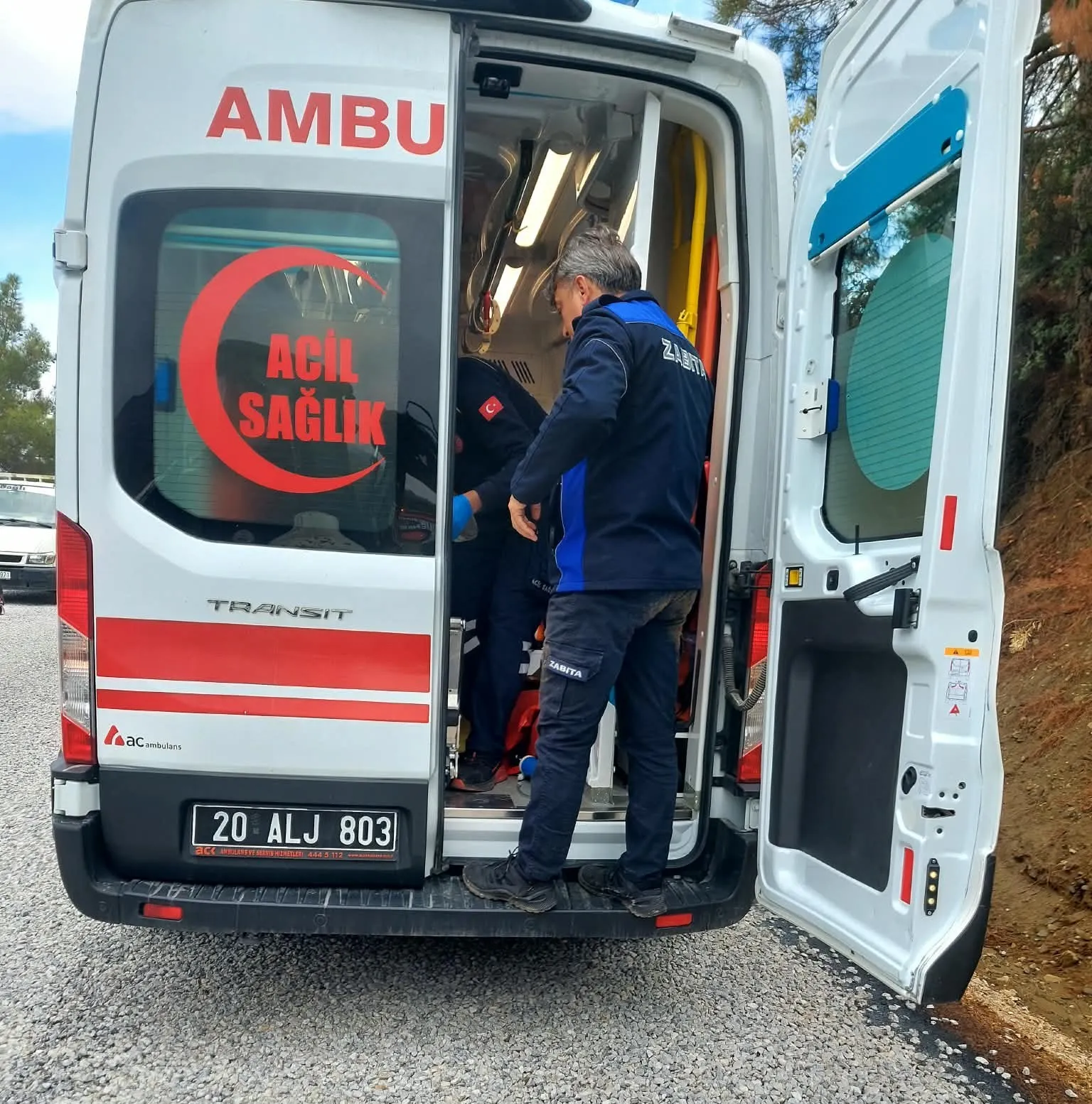 Denizli'de saniyelerle yarışan facia: Hareket eden aracını durdurmak isterken uçuruma yuvarlandı