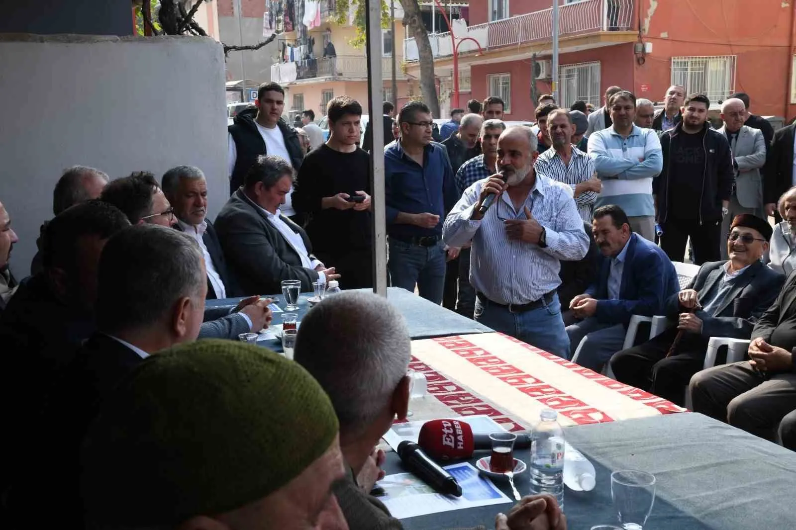 Spil Mahallesi’nde doğalgaz düğümü çözüldü: Mahalleli Başkan Balaban’ı bağrına bastı