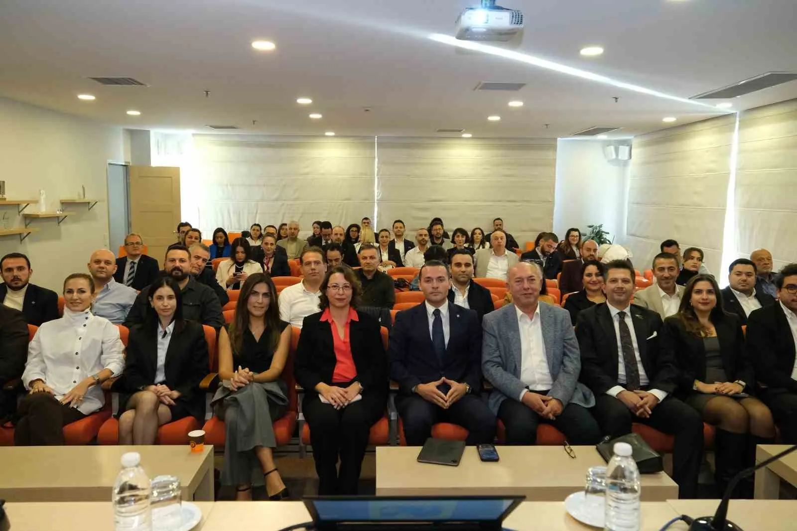 İzmir'in genç işsizlik karnesi açıklandı: Sorun işsizlik değil, beceri uyumsuzluğu