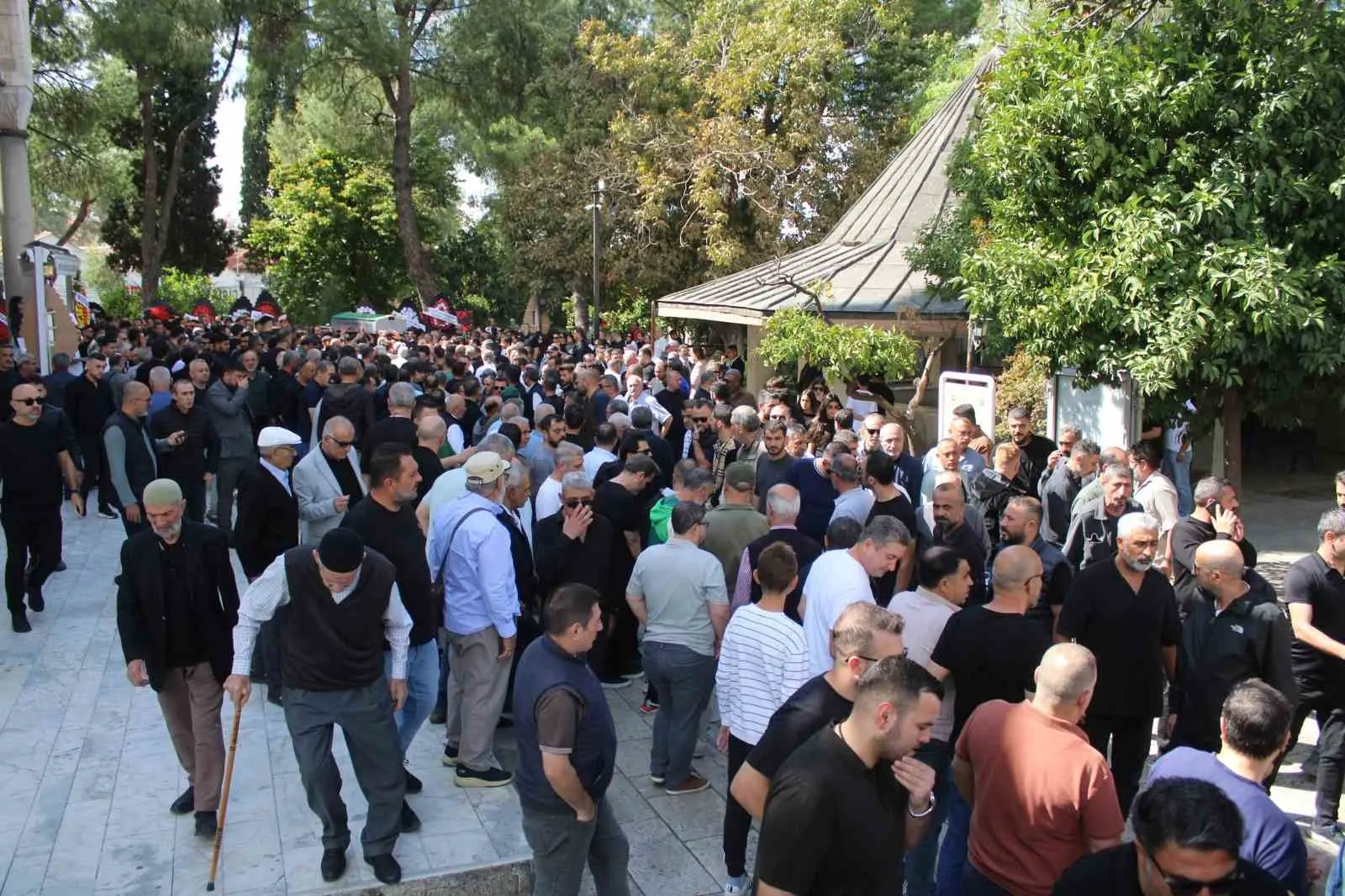 Geçmişin tartışmalı ismi evinde ölü bulundu: Alparslan Sargın defnedildi