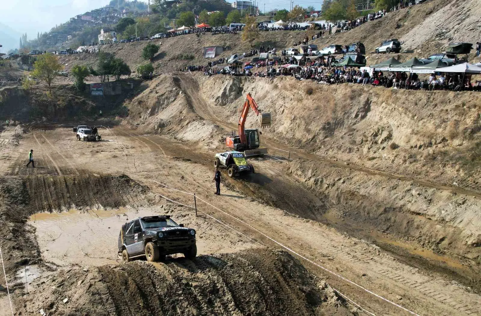 Babadağ’da dev organizasyon: Off-road tutkunları toz dumanı birbirine kattı