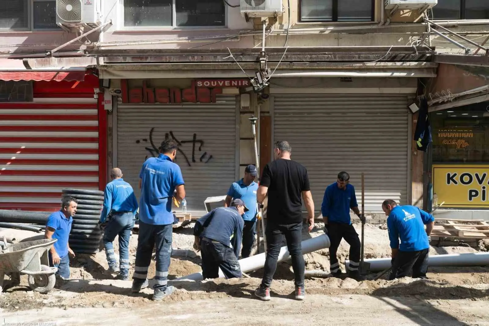 Alsancak'ta hummalı çalışma: Kıbrıs Şehitleri Caddesi baştan aşağı yenileniyor