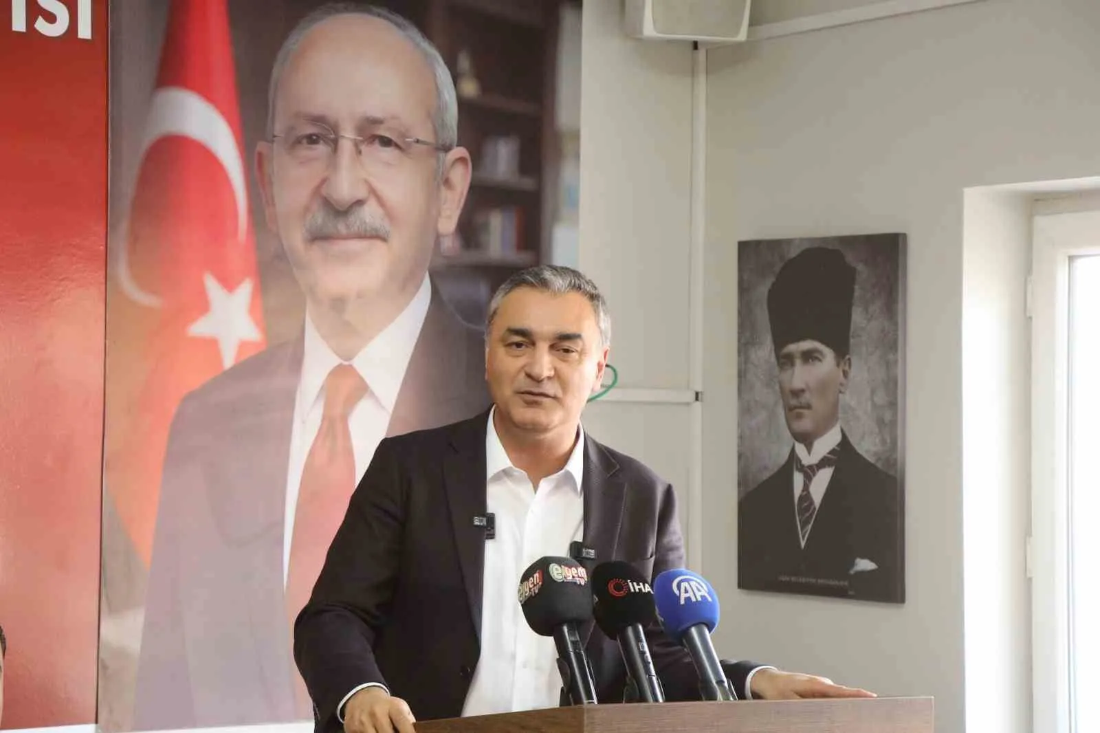 Müslim Sarı'dan "kucaklayıcı siyaset" mesajı: Kapıları ardına kadar kapatmayın