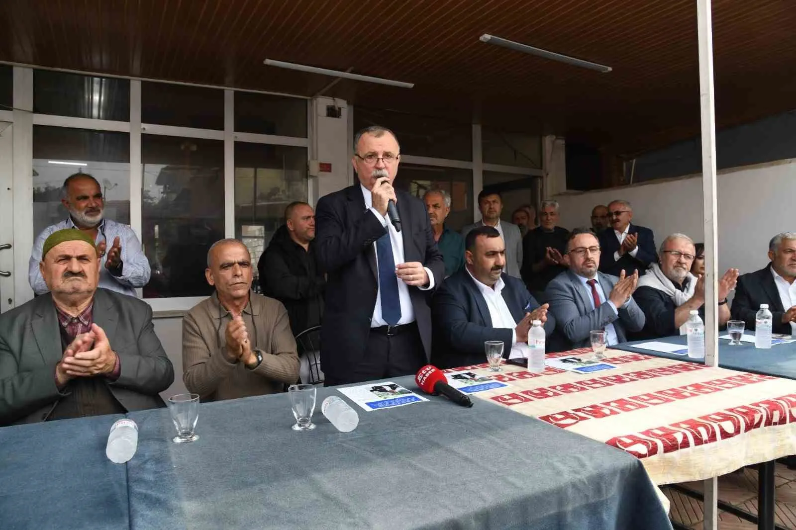 Spil Mahallesi’nde doğalgaz düğümü çözüldü: Mahalleli Başkan Balaban’ı bağrına bastı