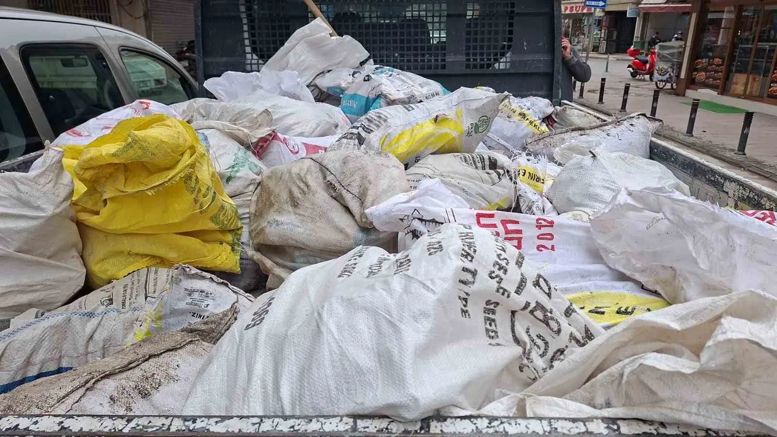 Şehzadeler'de moloz kirliliğine karşı sıkı takip: Kurallara uymayanlara ceza kapıda