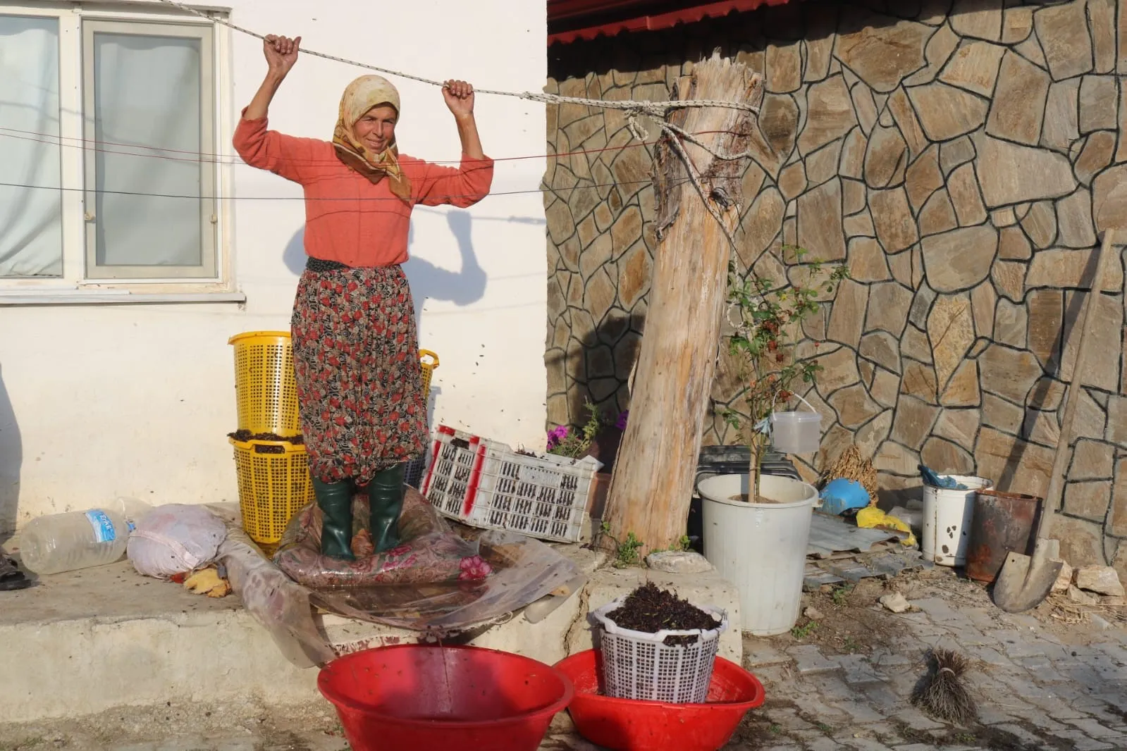 Denizli’de asırlık gelenek: Bağlardan gelen şifa odun ateşinde hayat buluyor