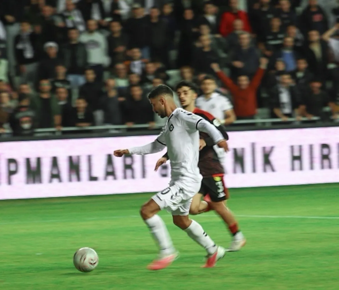 İzmir’de Atalay Yıldırım şov: Eskişehirspor geriden gelip Altay’ı dağıttı
