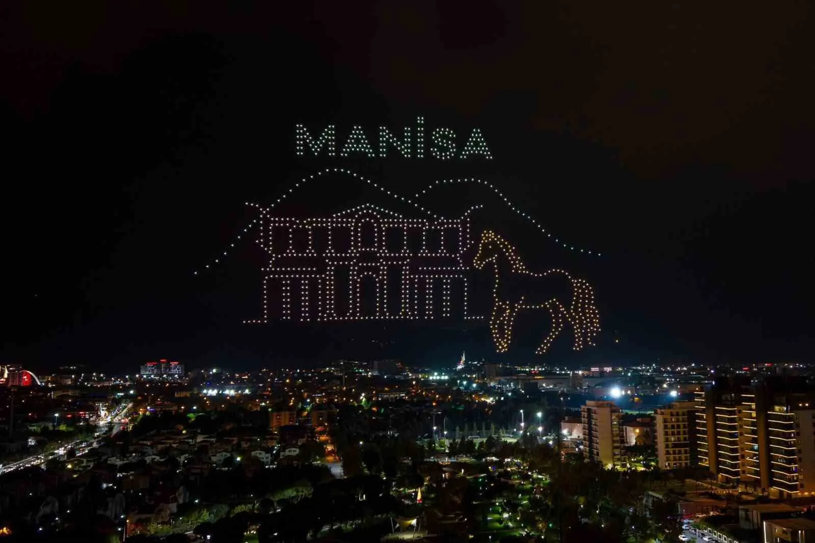 Manisa’nın gece göğünde Cumhuriyet imzası: Bin drone ile unutulmaz anlar