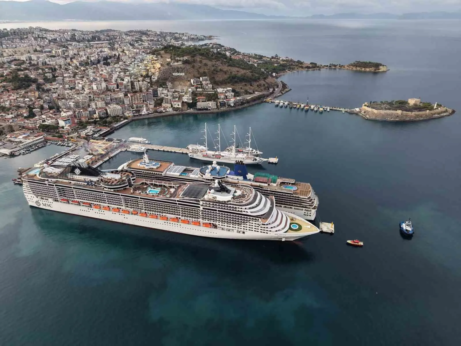 Kuşadası limanında dev hareketlilik: Bir günde 6 bin konuk ağırlandı