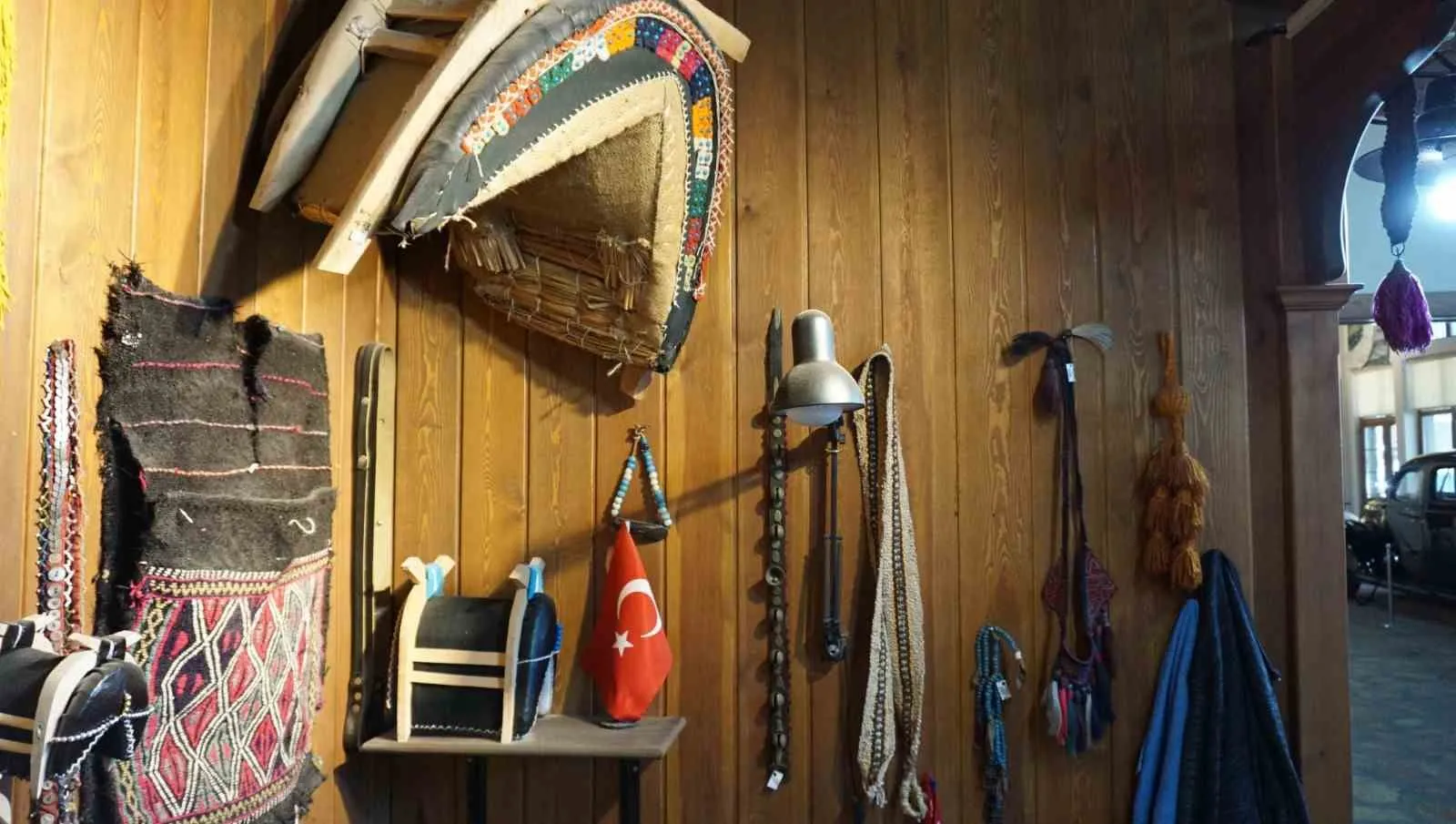 Bir devrin son temsilcisi: Semercilik sanatını minyatürlerle yaşatıyor
