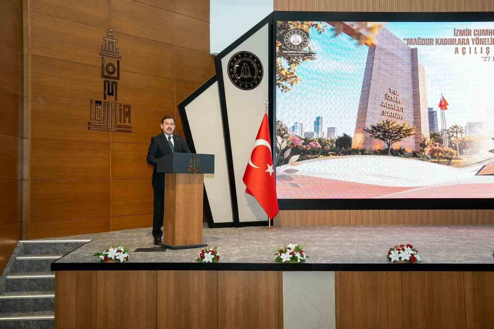 İzmir'de kadınların adalet yolculuğu başlıyor: Hukuki okuryazarlıkla haklar güvence altında