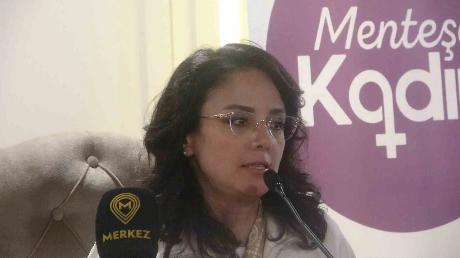 Başkan Aras'tan kız çocuklarına çağrı: Hayalleriniz için sınırları aşın