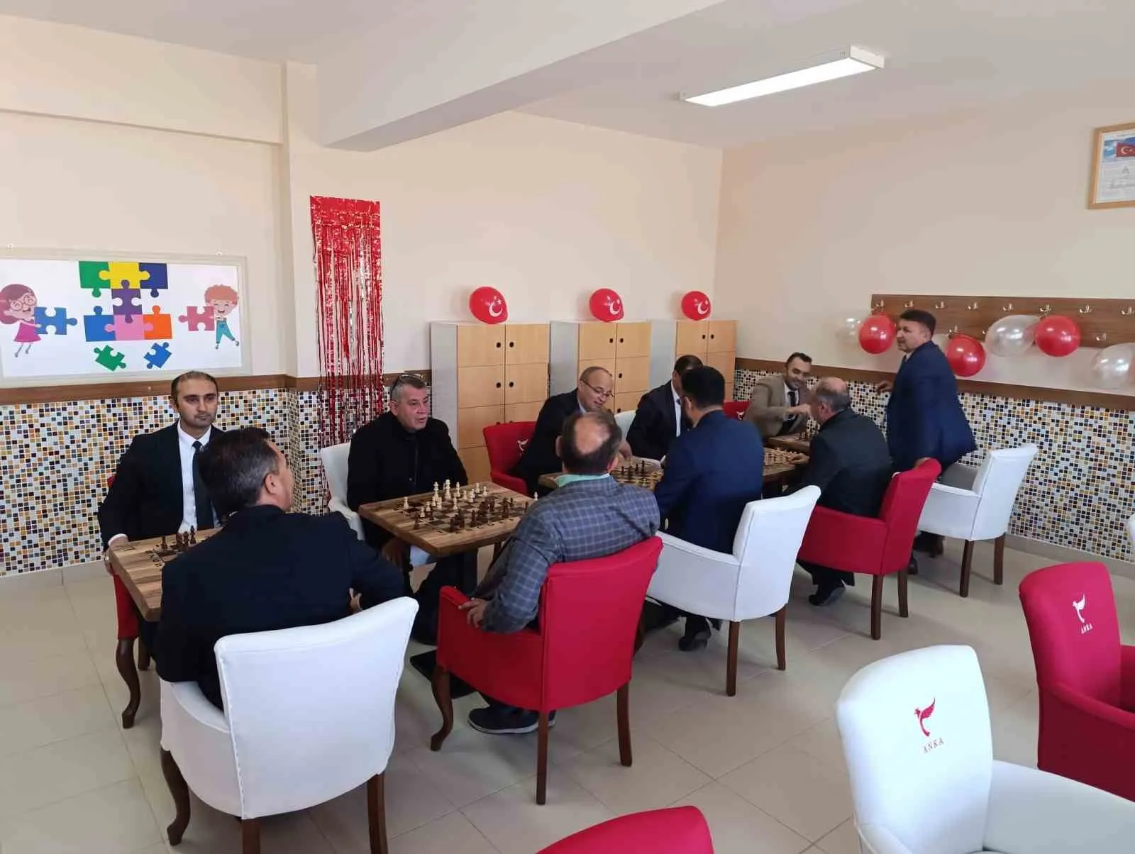 Bolvadin’de oyunla gelen başarı: Minikler artık strateji ustası olacak