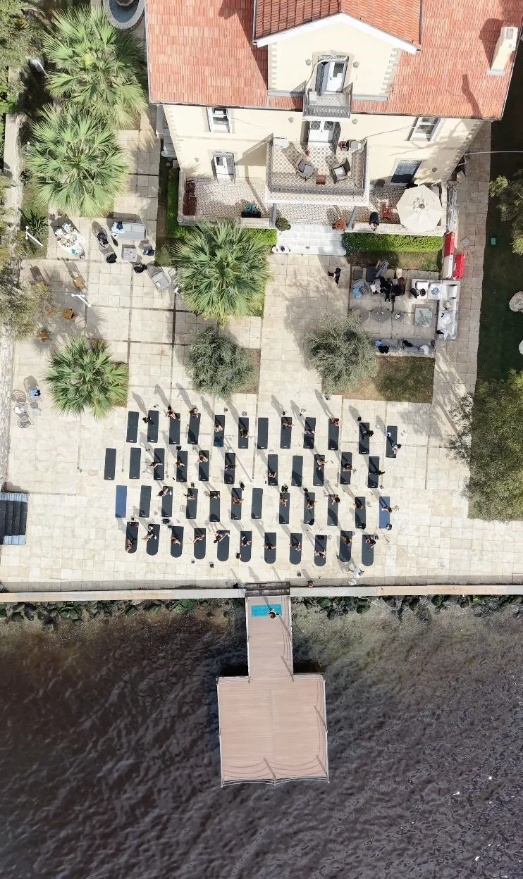 İzmir’in yükselen değerinde hareketli buluşma: Deniz kenarında sağlıklı yaşam etkinliği