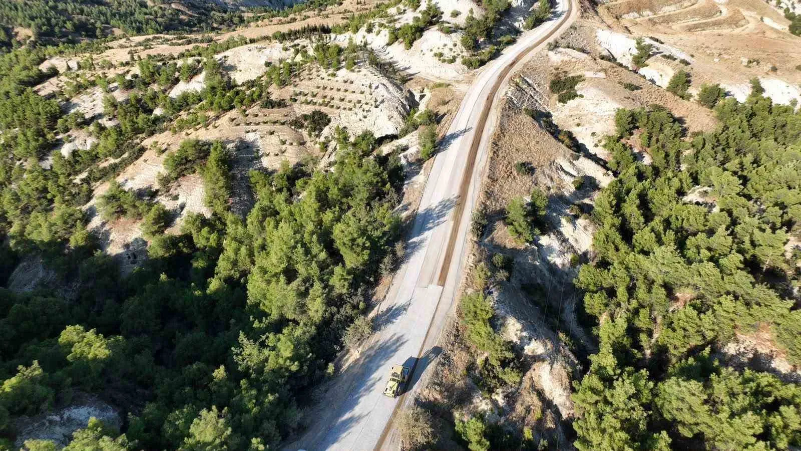 Merkezefendi'de ulaşım ağı yenileniyor: 7,5 kilometrelik güzergahta asfalt mesaisi tamamlandı