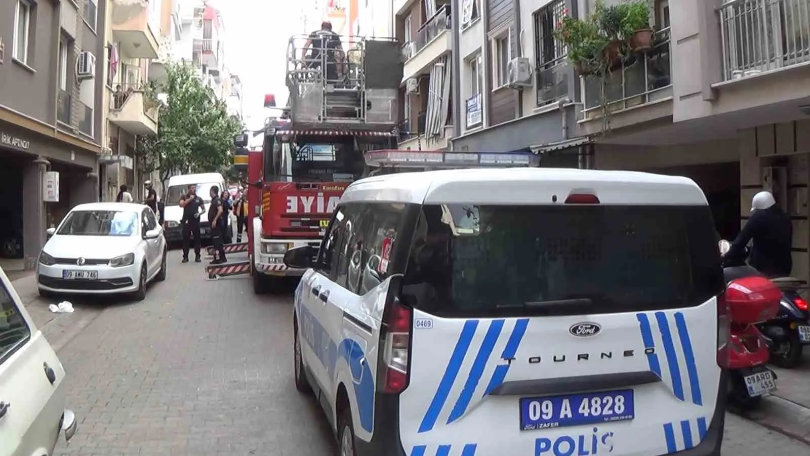 Aydın'da korku dolu anlar: Pencerede beliren minik çocuk mahalleyi ayağa kaldırdı