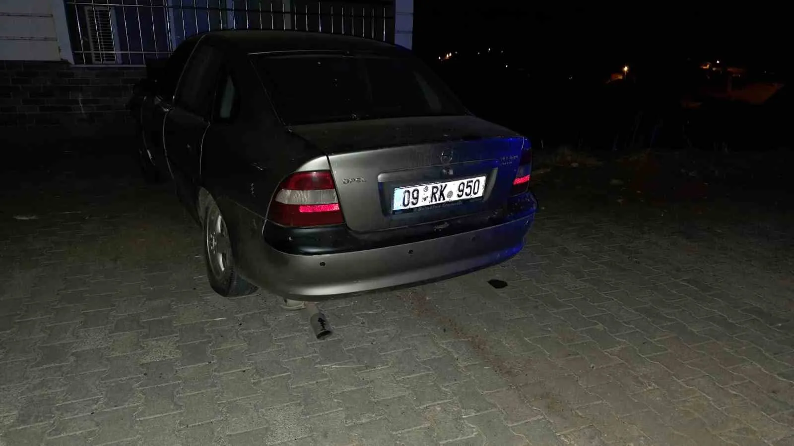 Nazilli’de direksiyon hakimiyeti kayboldu: Uçurumdan yuvarlanan otomobilden sağ çıktı