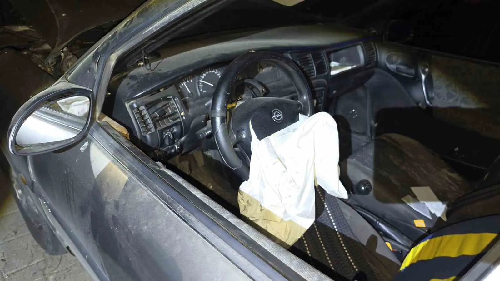 Nazilli’de direksiyon hakimiyeti kayboldu: Uçurumdan yuvarlanan otomobilden sağ çıktı