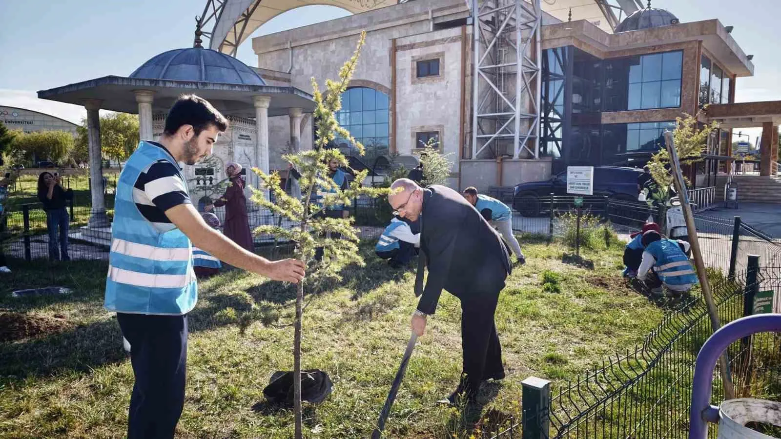 Afyonkarahisar’da gençler geleceğe nefes olmak için sahaya indi