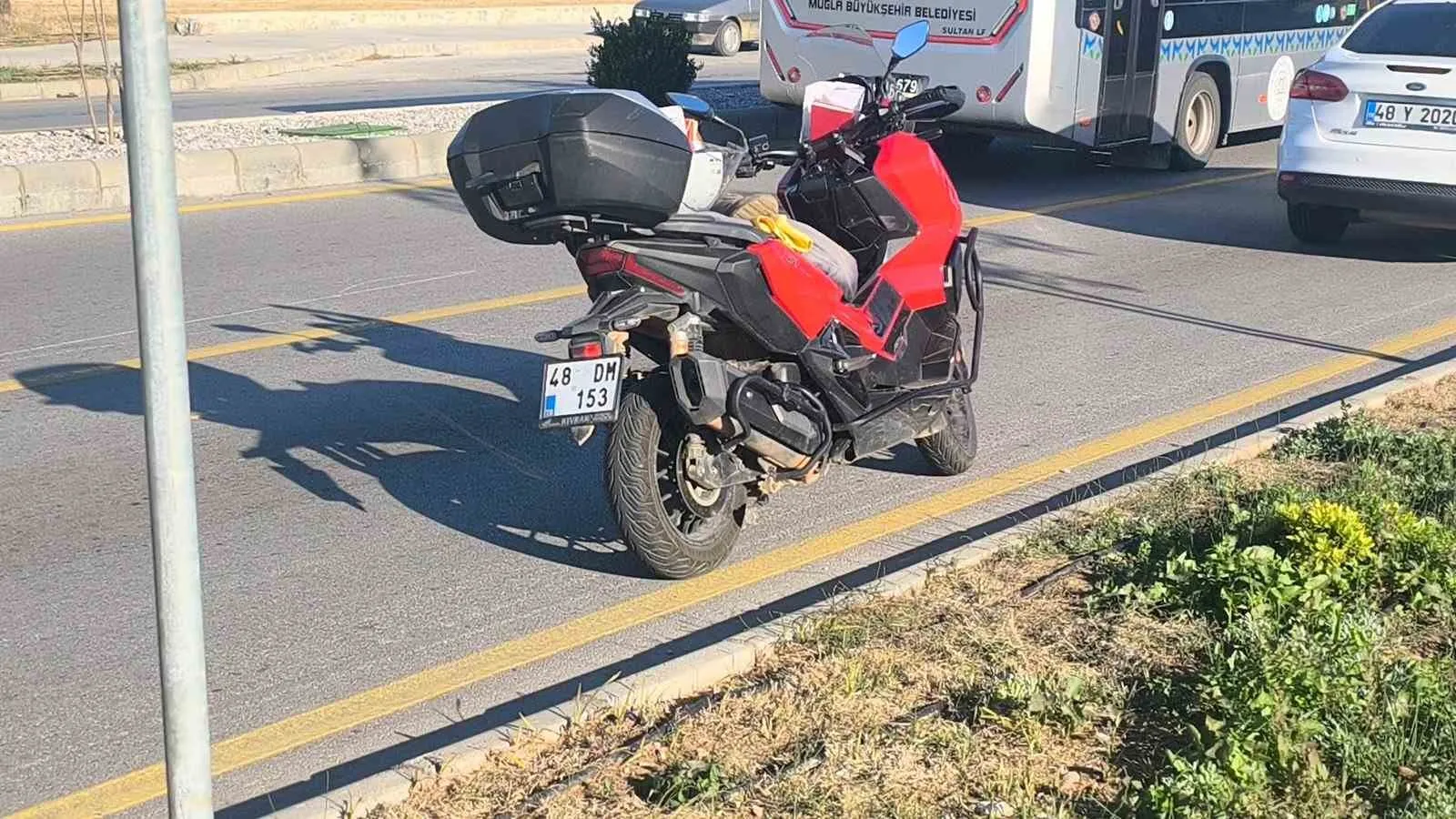 Menteşe’de korkutan kaza: Motosikletli sürücü hastaneye kaldırıldı