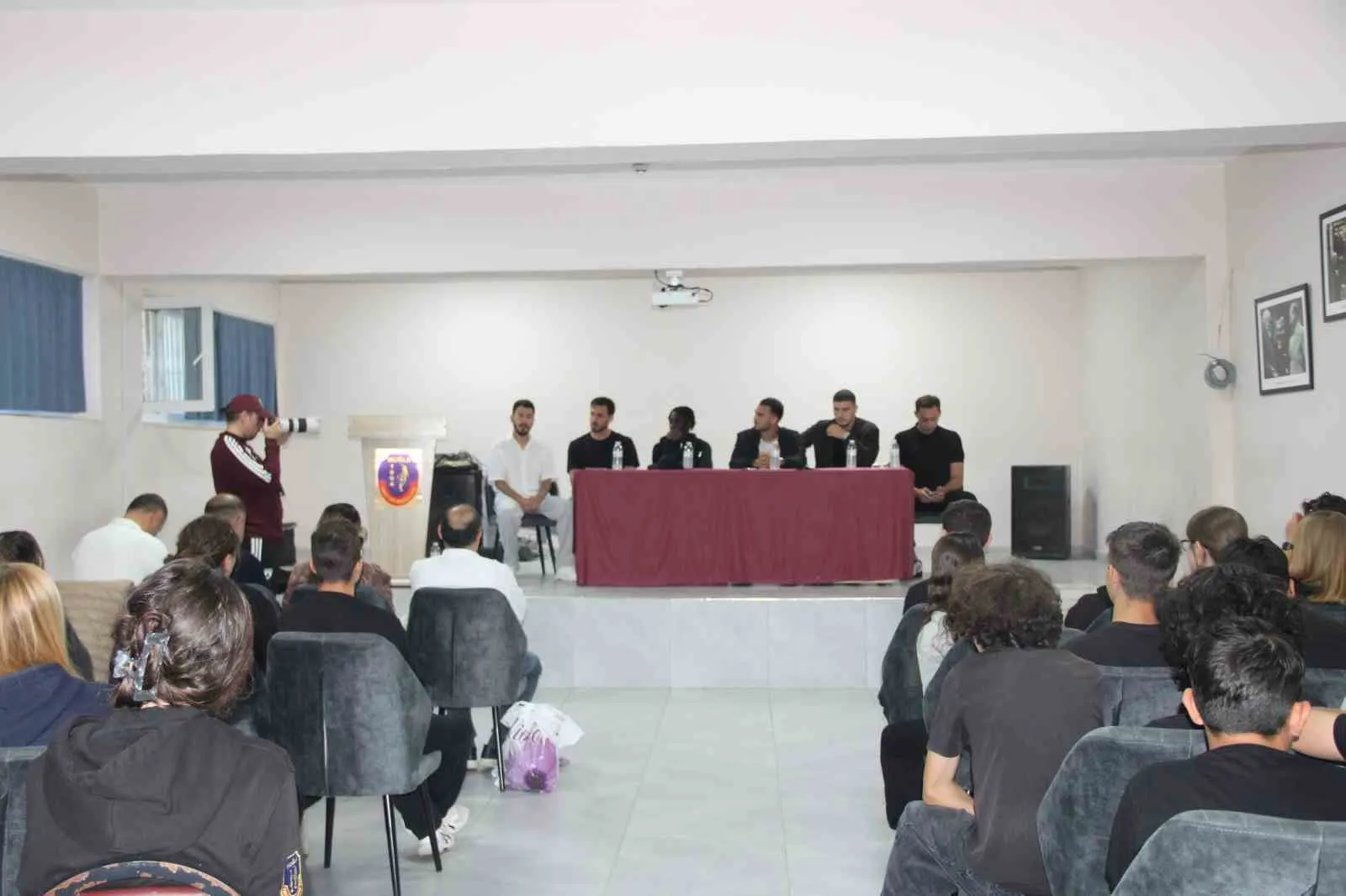 Muğlaspor’dan eğitime tam destek: Yıldız futbolcular öğrencilerle buluştu