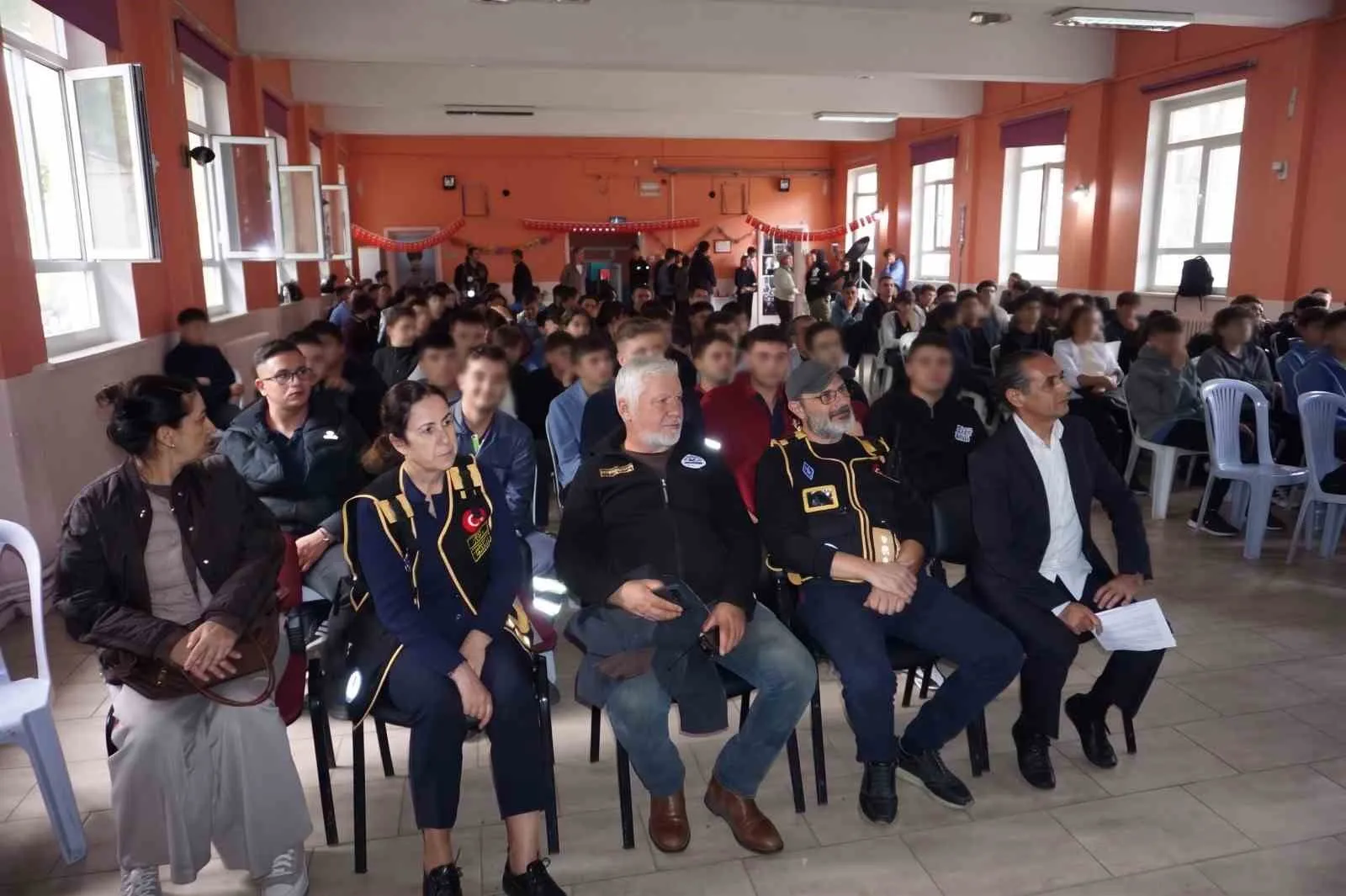 Akıllı telefonları bıraktılar, uzay istasyonuna bağlandılar: Bergamalı gençlerden teknoloji hamlesi