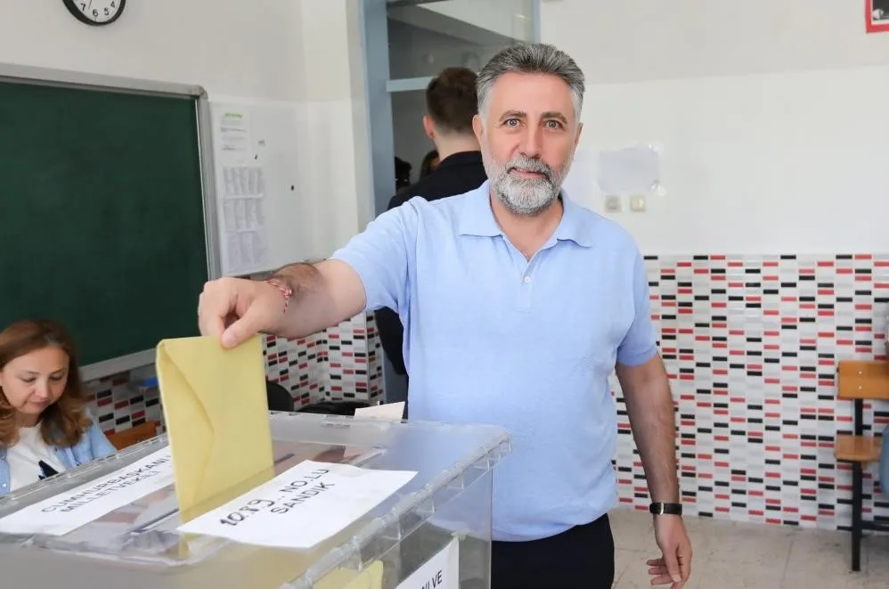 Bayraklı’da rüşvet ve yolsuzluk operasyonu: Eski başkan Sandal dahil 45 kişi yakalandı