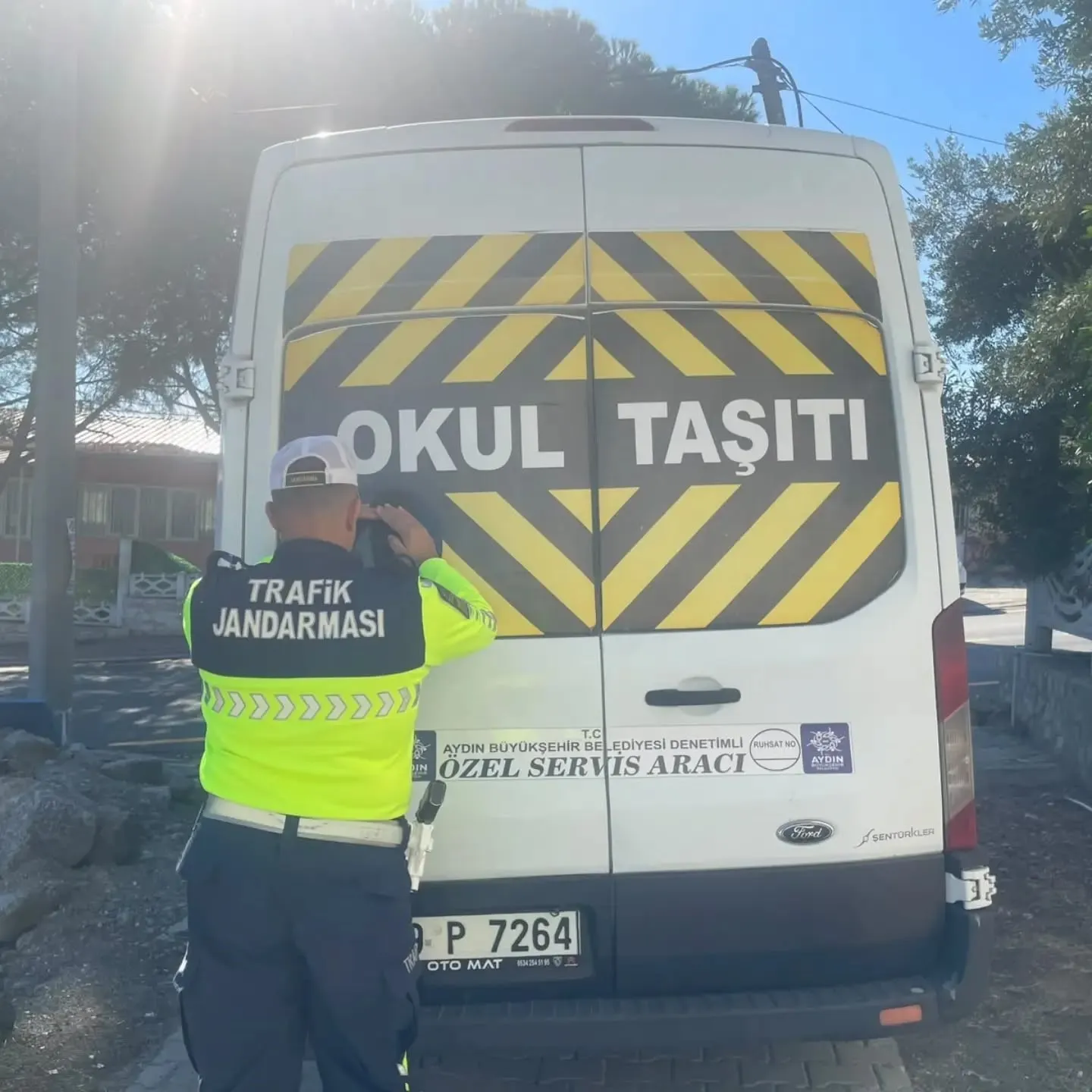 Kuyucak’ta jandarmadan geleceğin sürücülerine hayati uyarılar