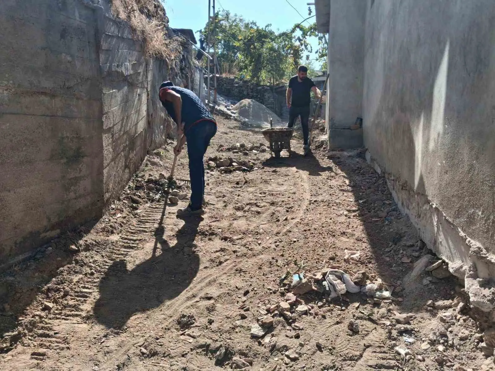 Koçarlı'da çehre değişiyor: Esentepe'de hummalı mesai