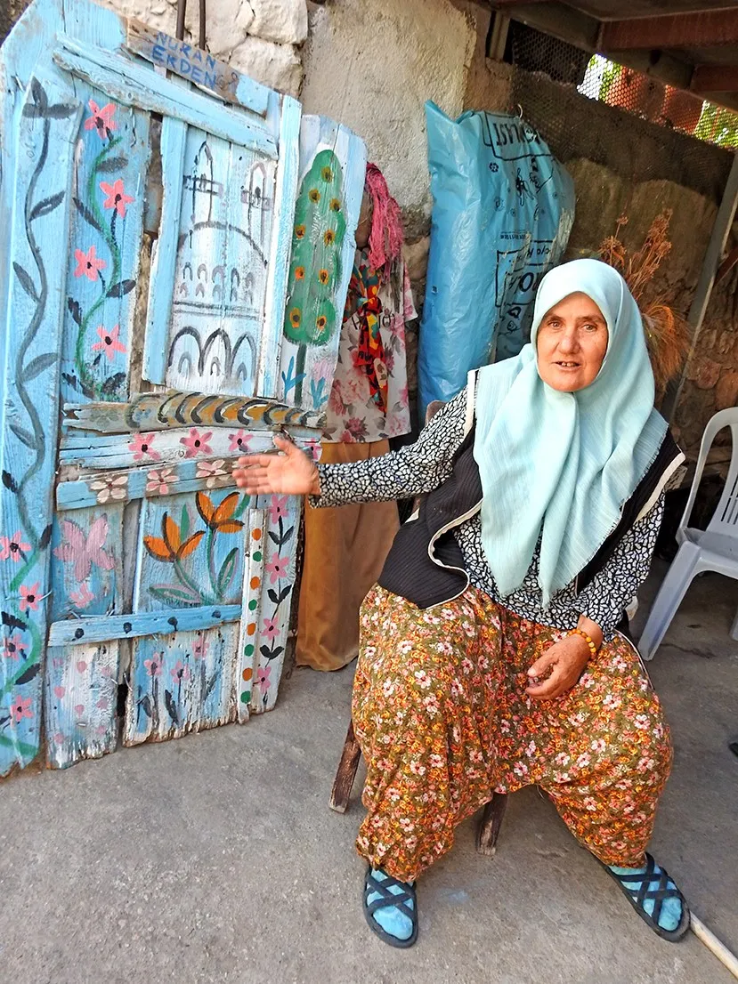 Çeşme’nin renkli sokaklarında geçmişe yolculuk: Bir kapının anlattığı umut dolu hikaye