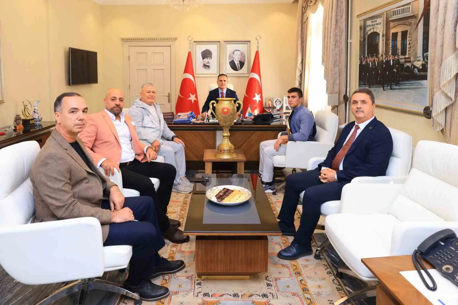 Muğla’nın gururu er meydanından döndü: Şampiyon pehlivandan Vali Akbıyık’a ziyaret