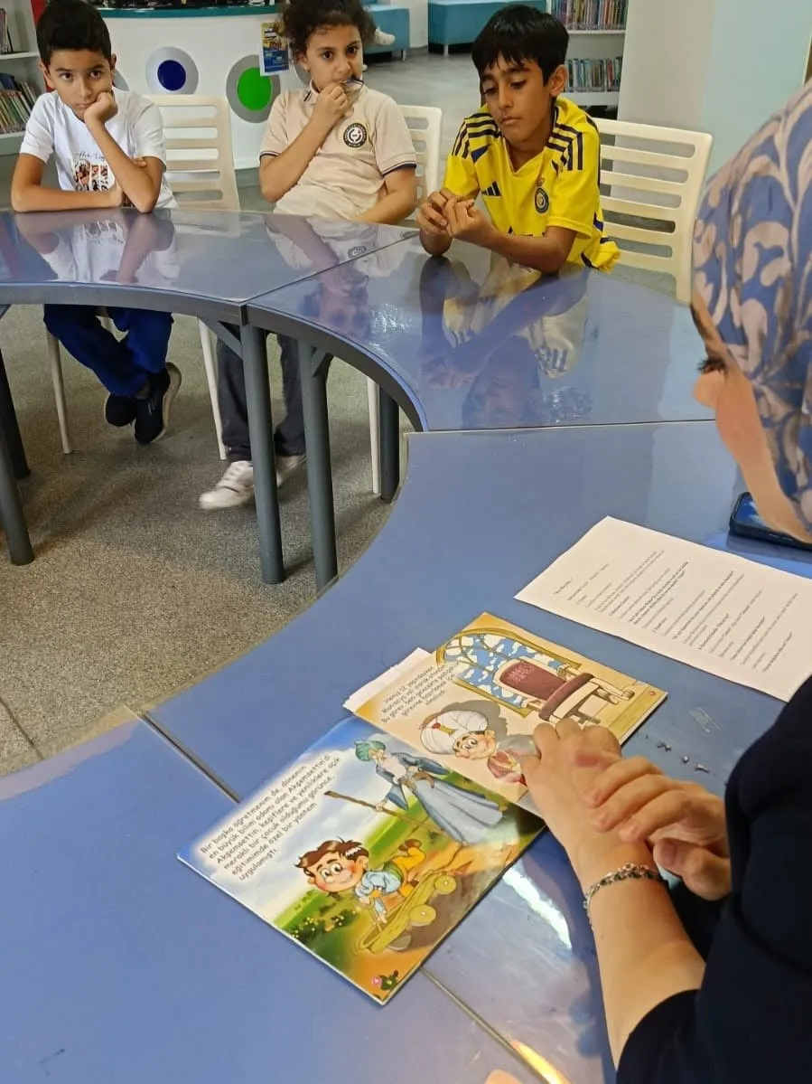 Aydın'da kütüphane sıraları meraklı sorularla şenlendi