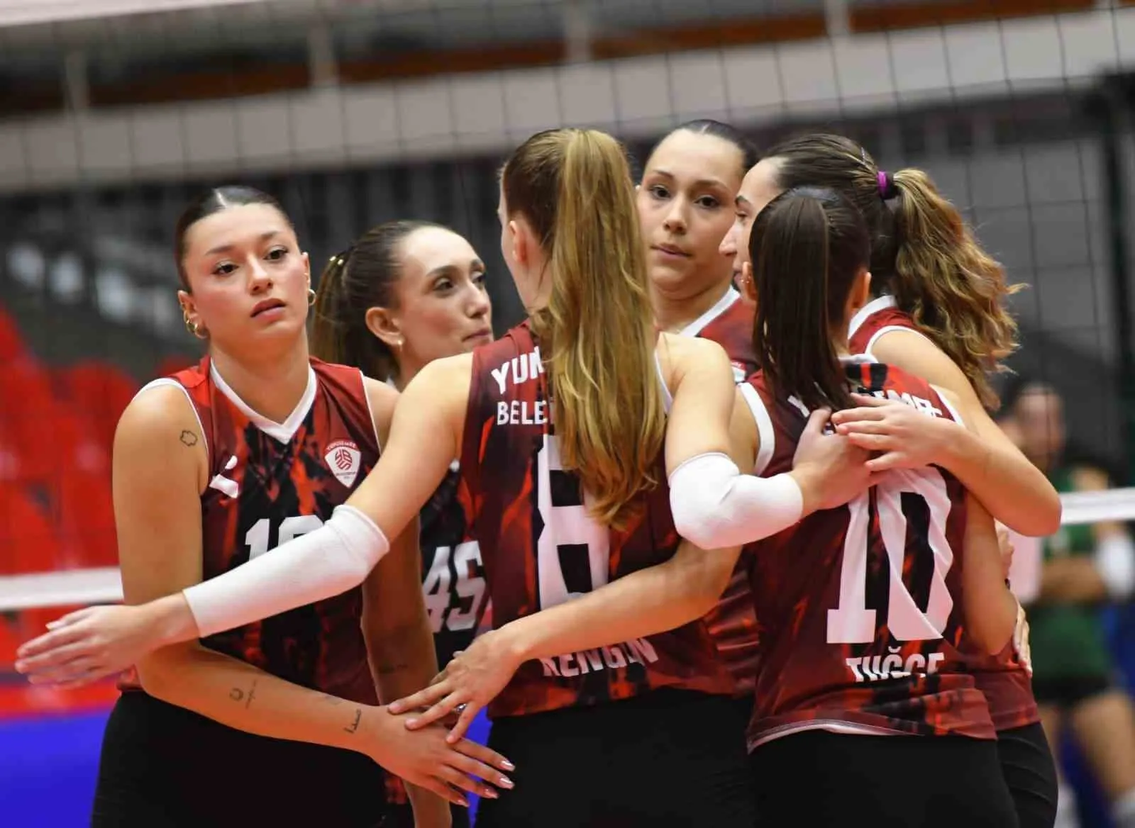 Yunusemre Belediyespor'dan Atatürk Spor Salonu'nda muazzam diriliş