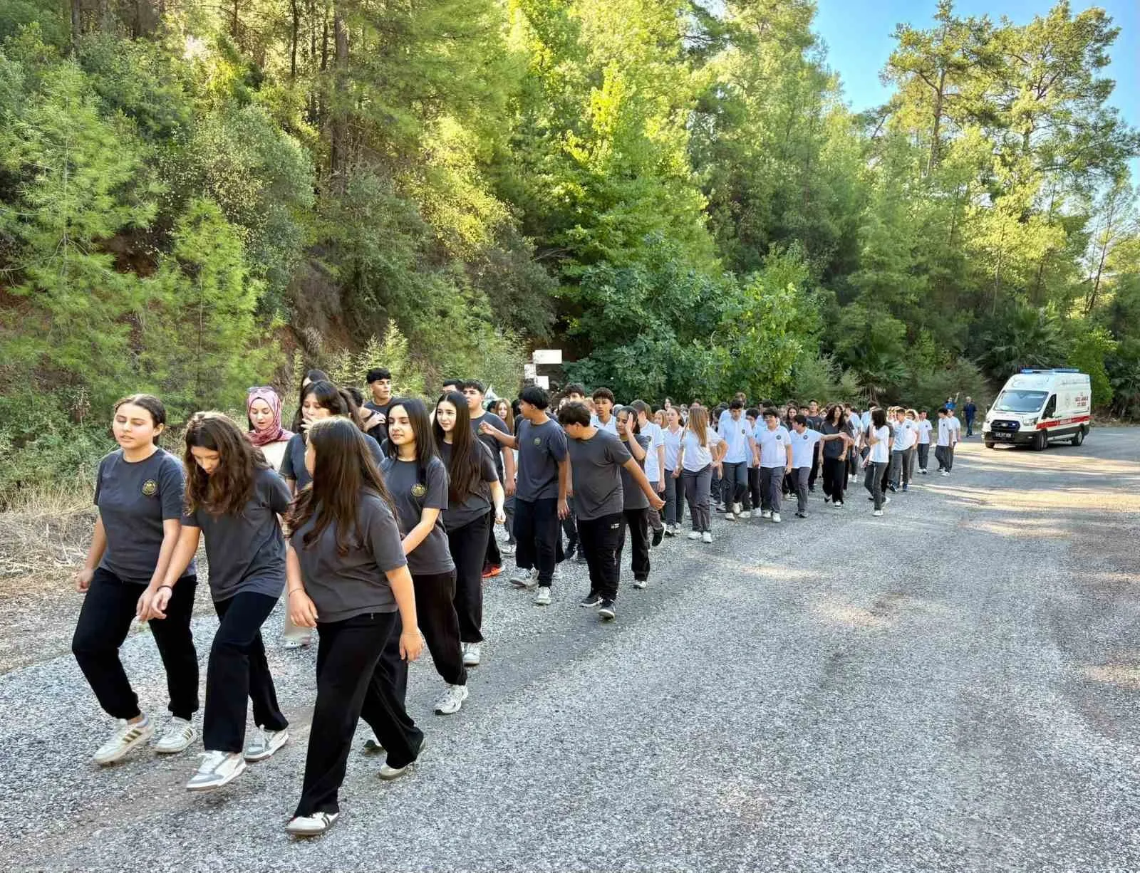 Marmaris’te gençlerden "sağlıklı gelecek" için dev yürüyüş