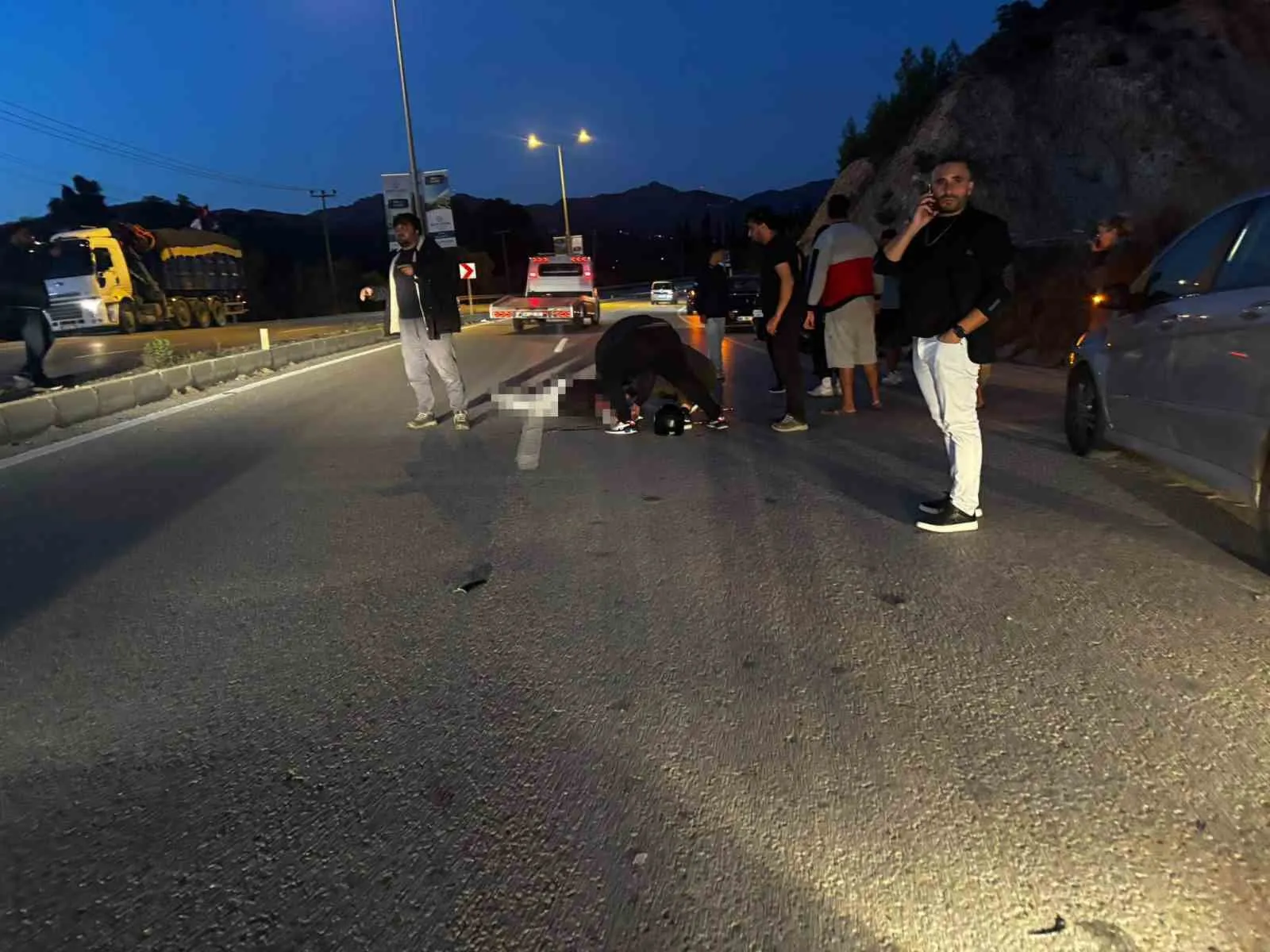 Bodrum'da yolun karşısına geçmek isterken canından oldu: Güvenlik kamerası o anları kaydetti