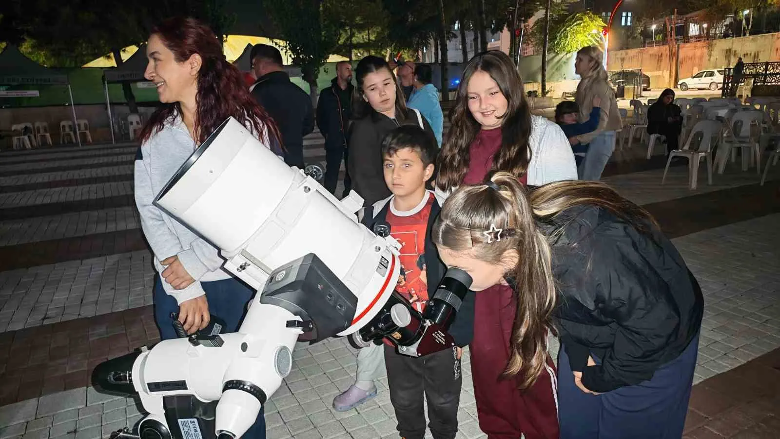 Demirci’de bilim şöleni: Yıldızlara dokunan çocuklar geleceğe ışık tuttu