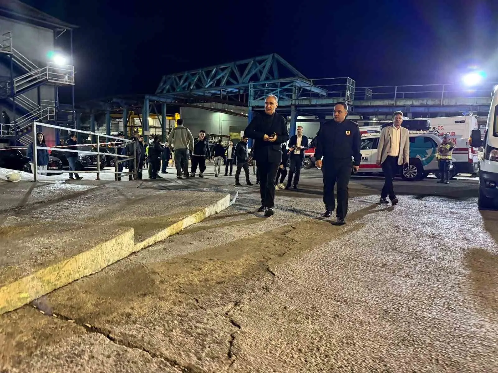 Soma'da maden ocağında acı haber: Vali Özkan'dan bölgeye çıkarma