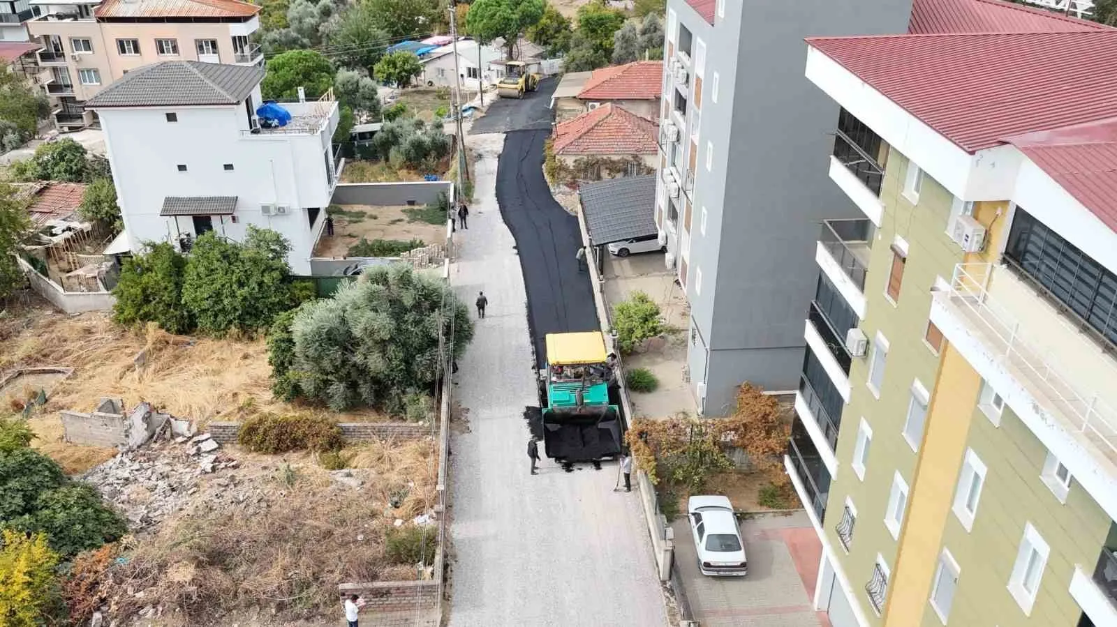 Nazilli’de ulaşım konforu artıyor: Zafer Mahallesi’nde asfalt mesaisi
