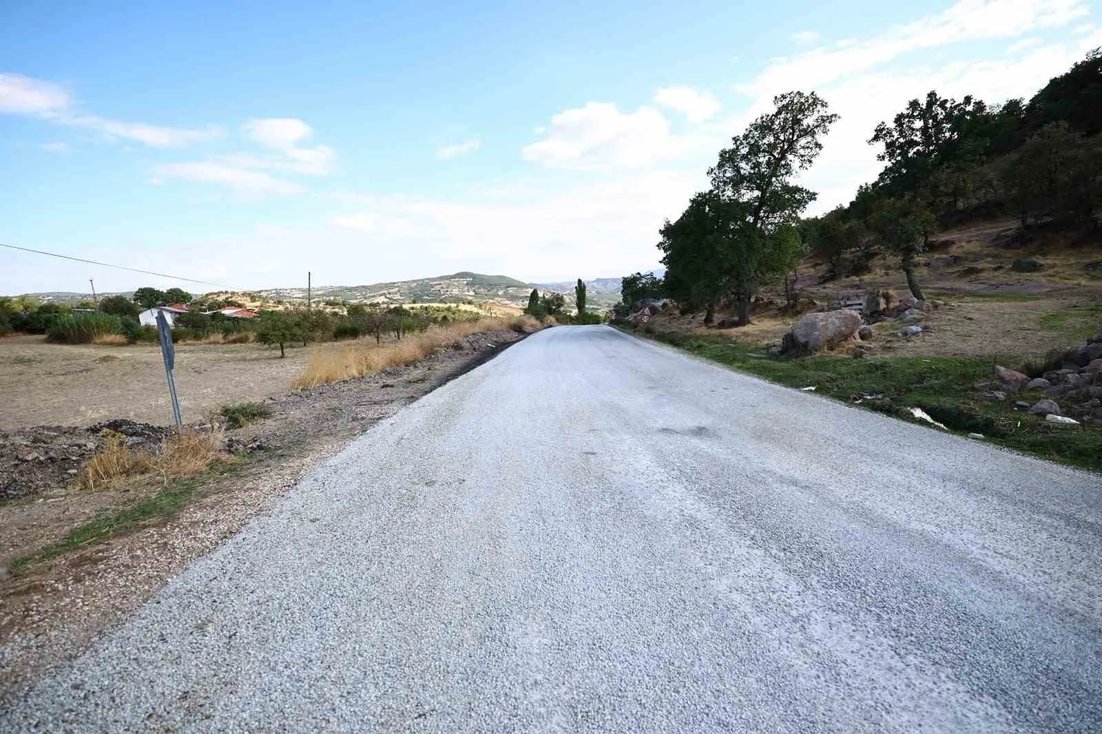 Demirci’nin ulaşım çilesi sona erdi: 12 mahalleyi birbirine bağlayan yolda dev dönüşüm