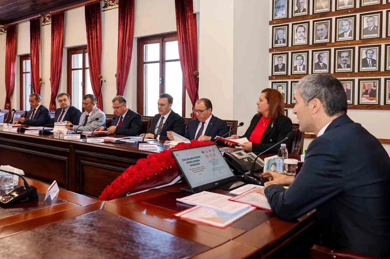 Afyonkarahisar'da okul güvenliği için kritik toplantı: Vali Aktaş'tan tavizsiz denetim mesajı