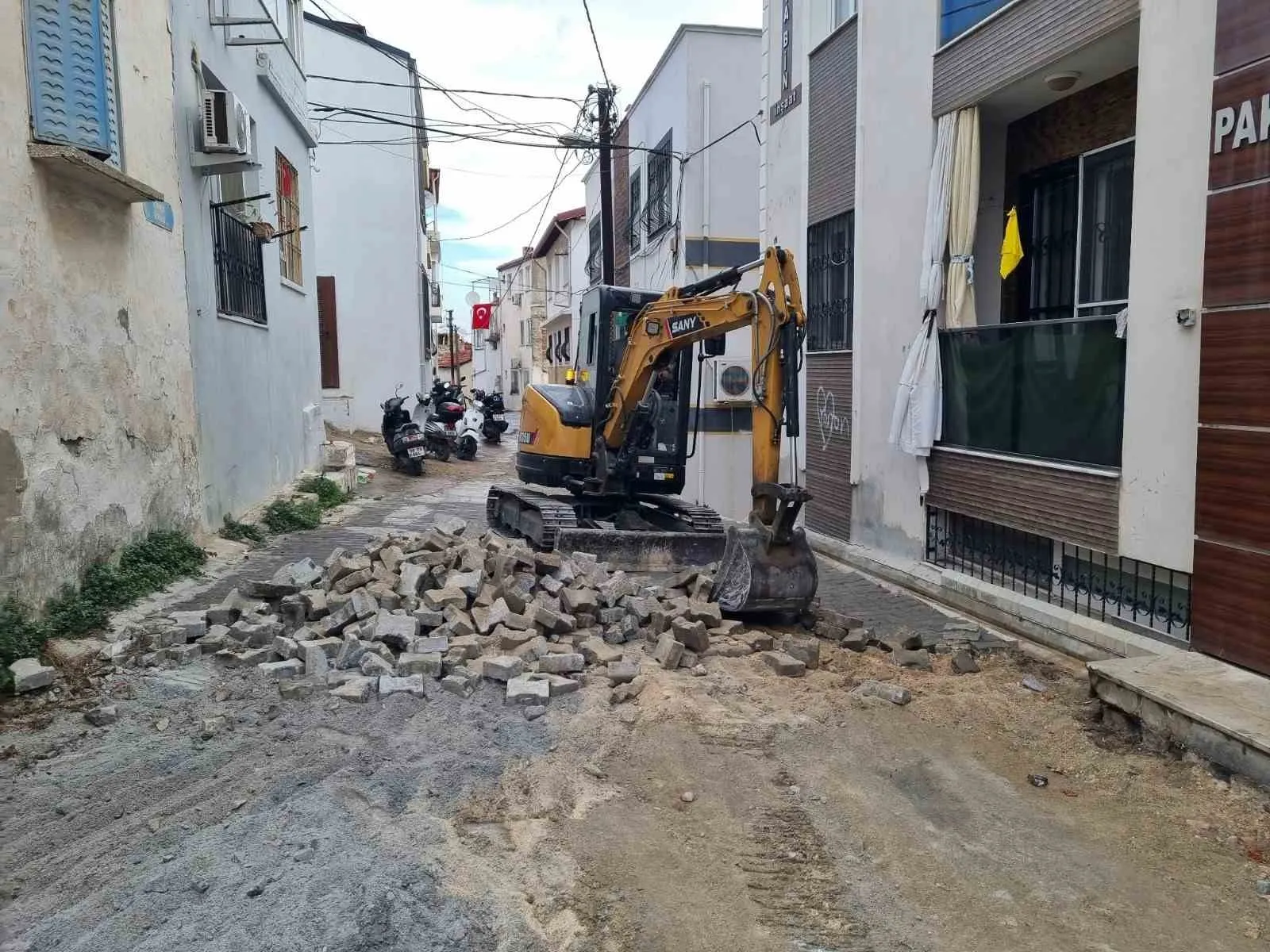 Kuşadası yollarında hummalı mesai: Bir proje bitti, diğeri için düğmeye basıldı