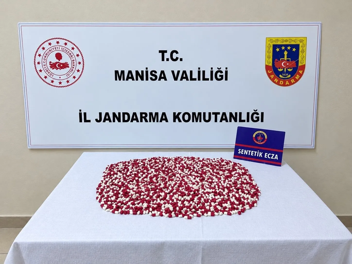 Manisa'da zehir tacirlerine jandarma kıskacı: 3 kişi cezaevine gönderildi