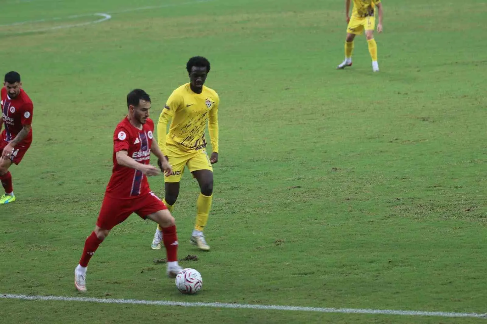 Fethiye'de kupa mesaisi yarıda kaldı: Sağanak futbolun önüne geçti