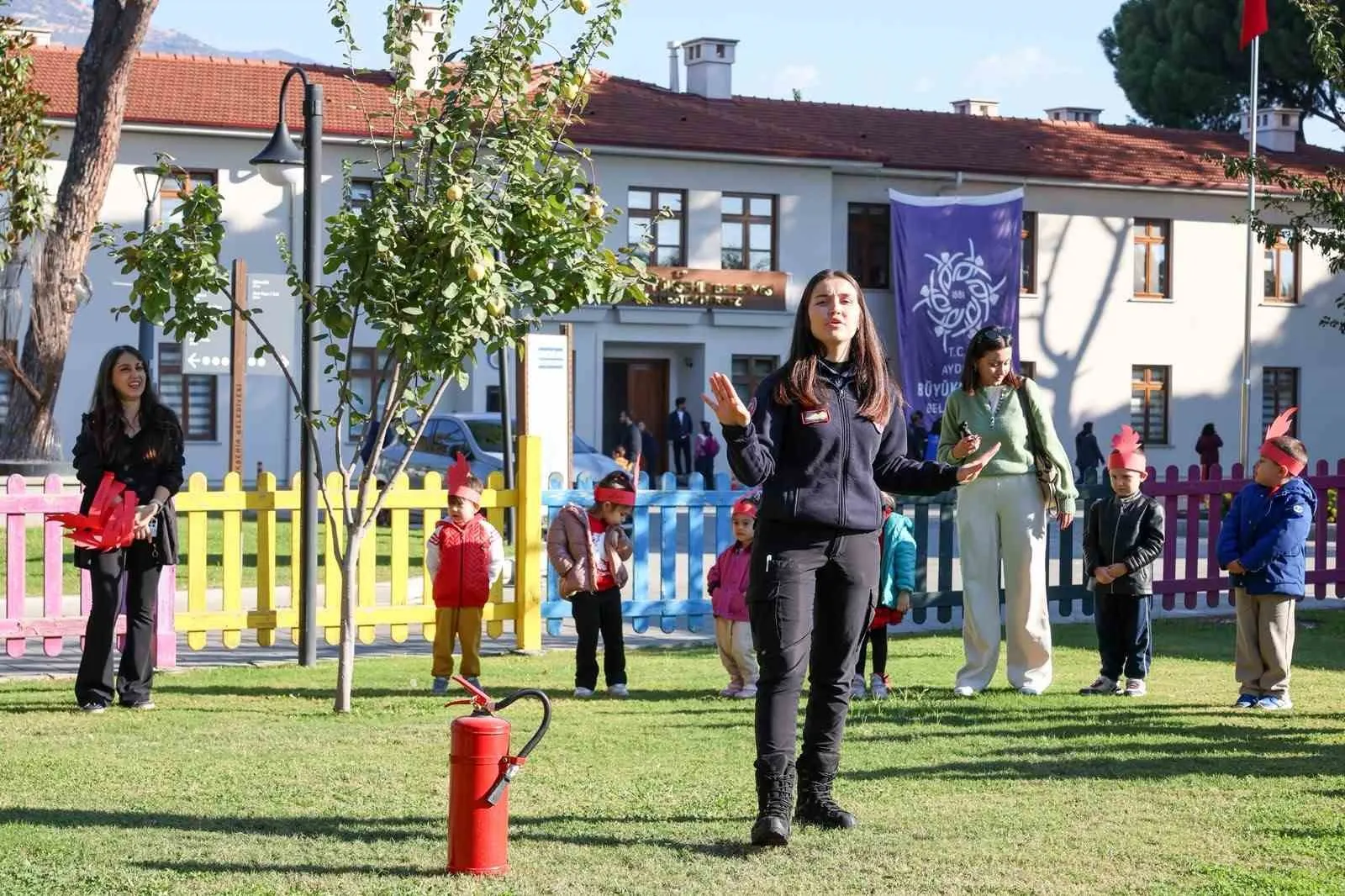 Minik kahramanlar itfaiyecilik mesleğini yerinde öğrendi