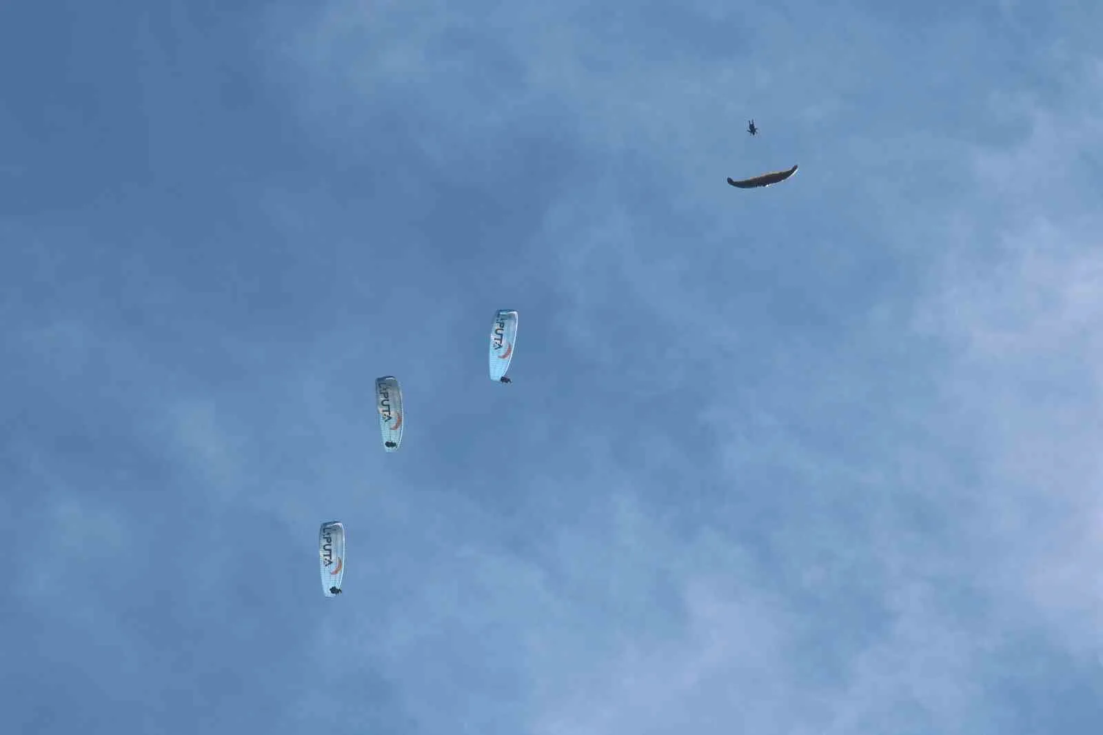 Gökyüzünde adrenalin dolu günler: Fethiye’nin hava şöleni başladı