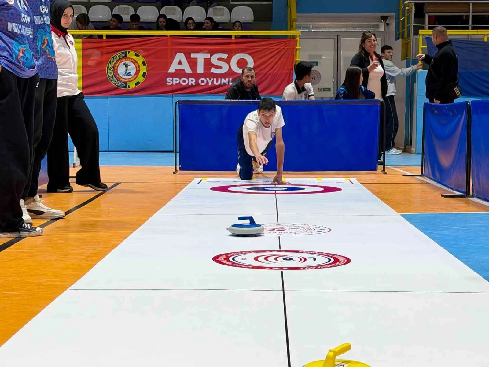Afyonkarahisar'da kürsü Şimşek Kulübü'nün oldu: Floor Curling'de madalyalar sahiplerini buldu