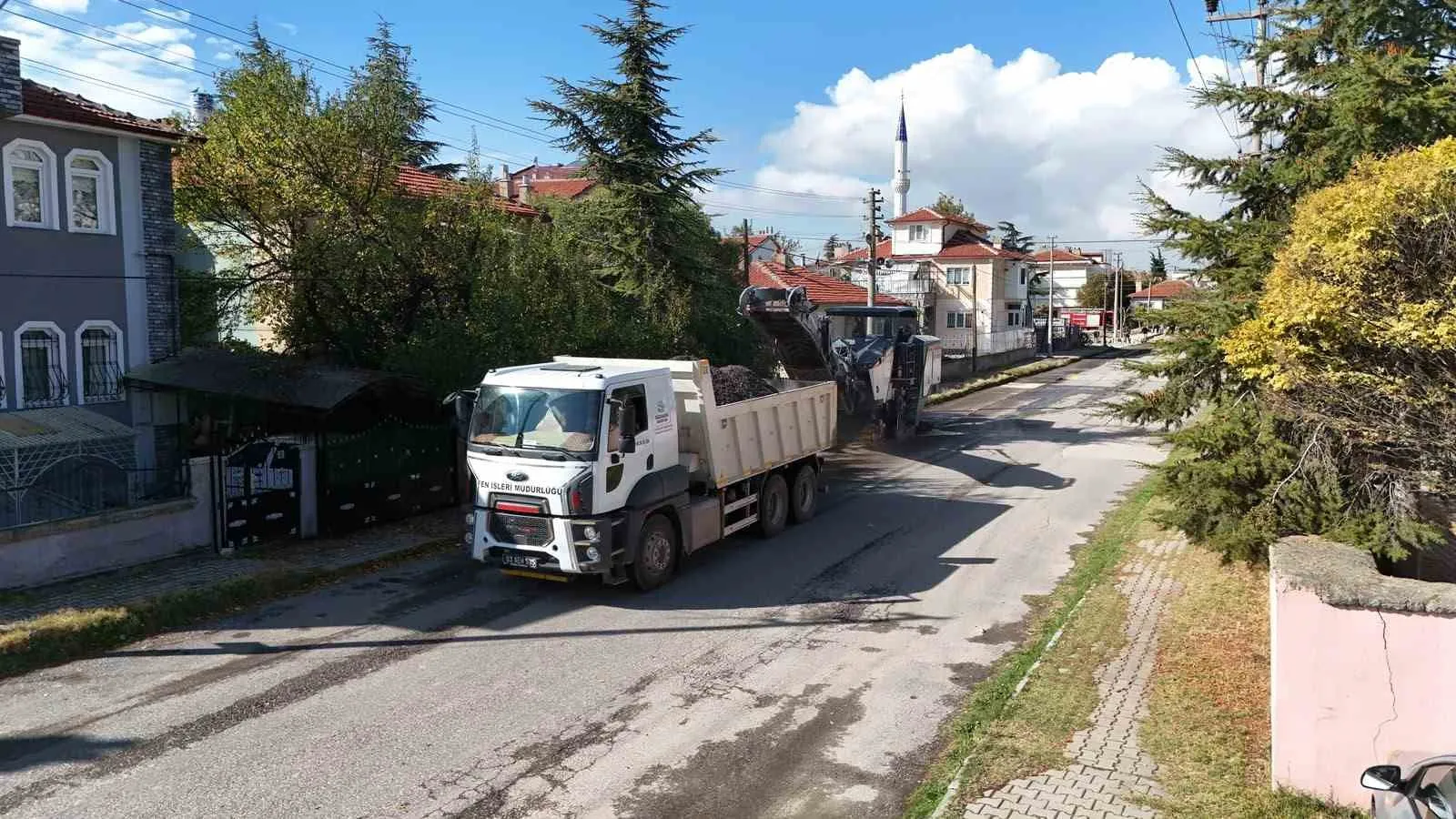 Bolvadin’de ulaşım çilesi bitiyor: Ertuğrul Gazi Caddesi yeni yüzüne kavuşuyor