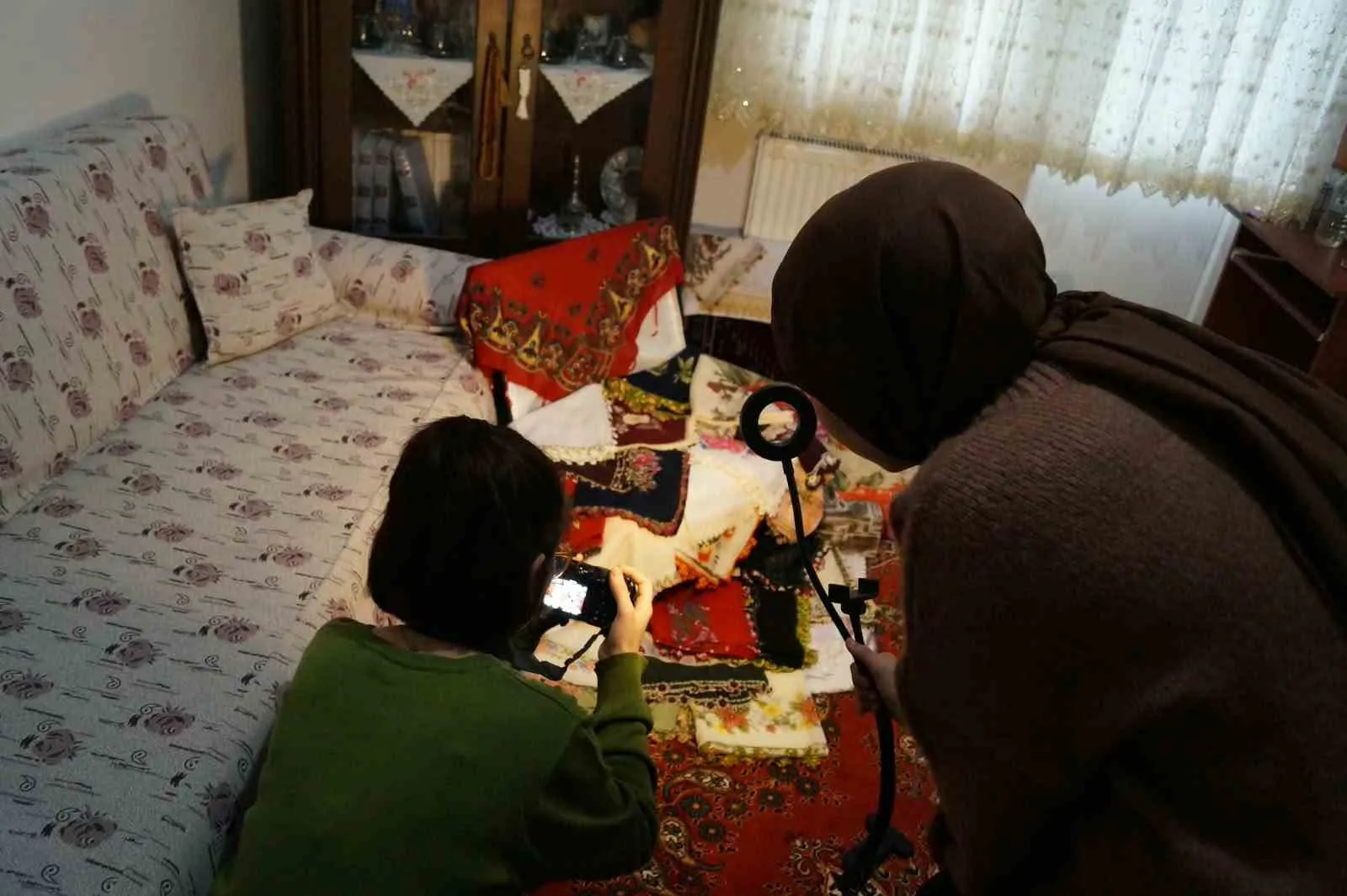 İğne oyaları dile geldi: Gençler Anadolu’nun kayıp hafızasını sandıktan çıkardı