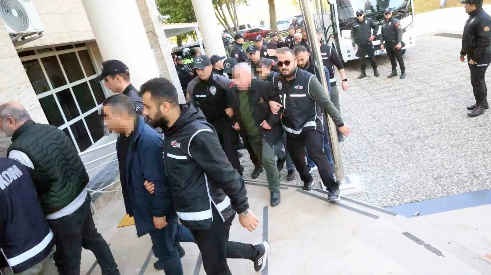 Milas Belediyesi’nde milyarlık operasyon: Başkan Topuz ve beraberindekiler hakim karşısında