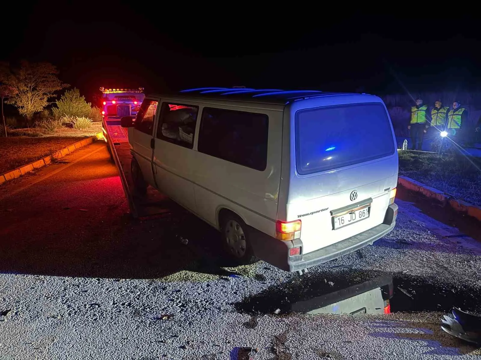 Emirdağ’da ucuz atlatılan kaza: Kamyonet savruldu, bir kişi yaralandı